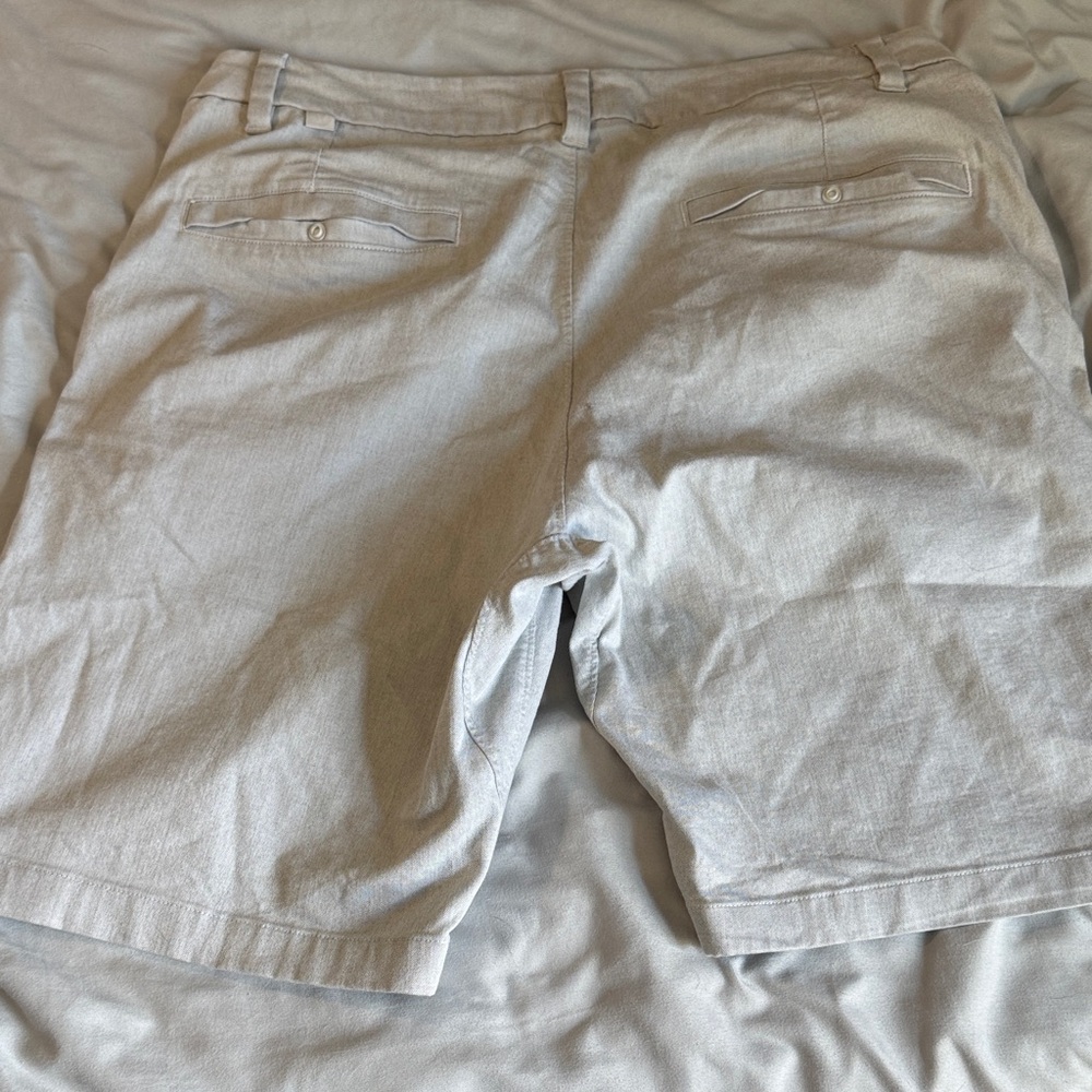 lululemon athletica Light Tan Men's Shorts - Picture 2 of 2